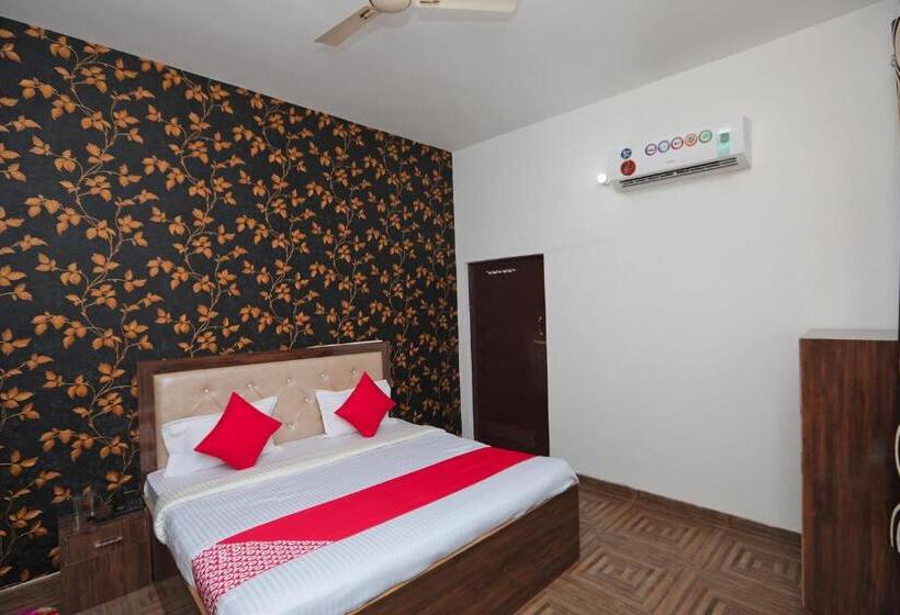 חדר קלאסי לשלושה, Oyo 40061 King Palace