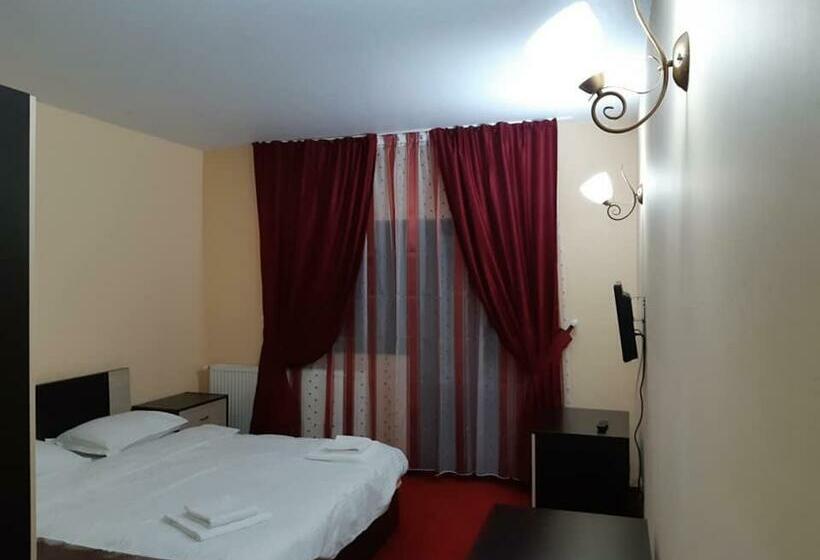 غرفة قياسية مزوَّدة بشُرفة, River