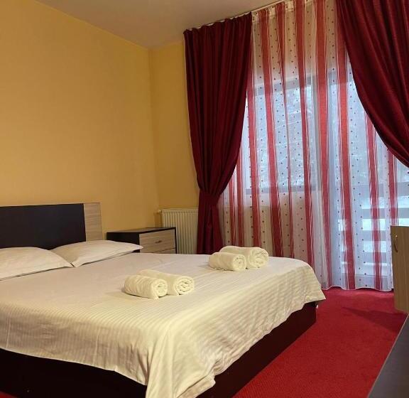 غرفة قياسية مزوَّدة بشُرفة, River