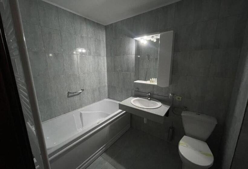 غرفة قياسية فردية مزودة بشُرفة, River