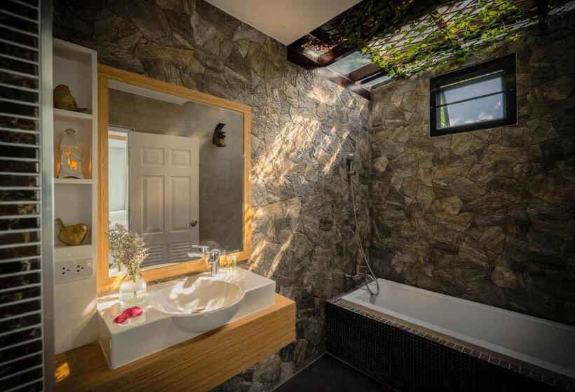 디럭스 룸, The Rabbit Home