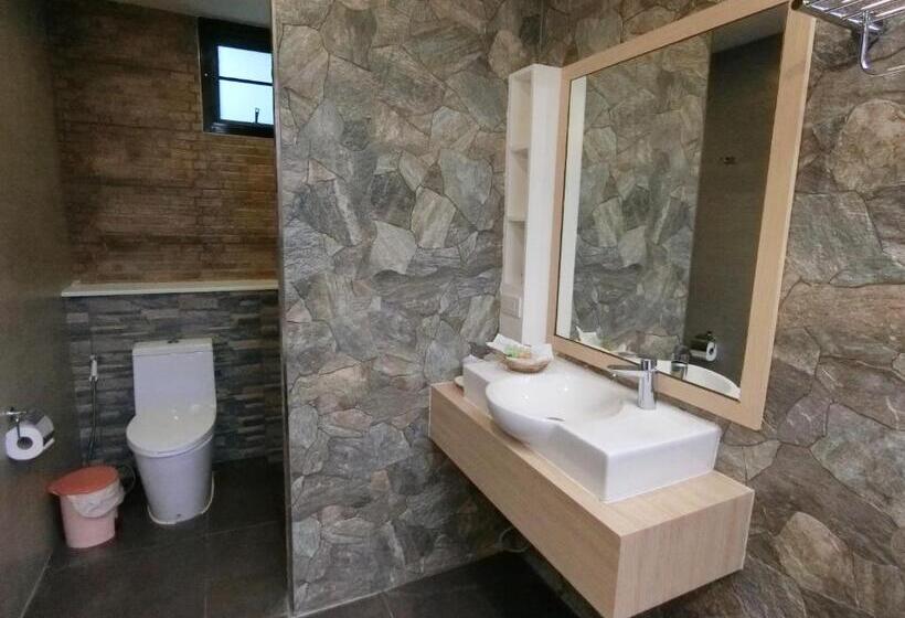 디럭스 룸, The Rabbit Home