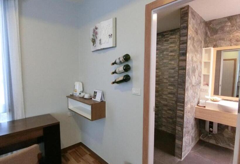 디럭스 룸, The Rabbit Home