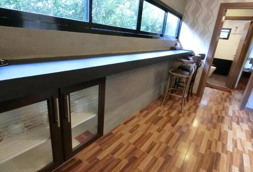 패밀리 방갈로, The Rabbit Home