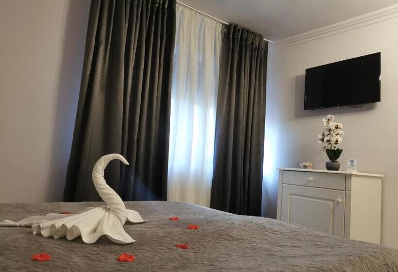 اتاق استاندارد سه نفره, Select House