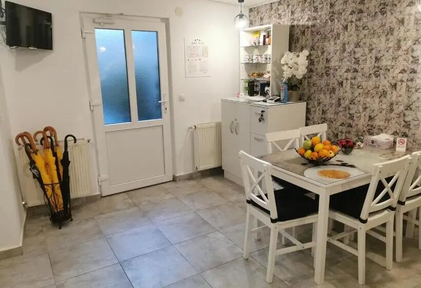 اتاق استاندارد سه نفره, Select House
