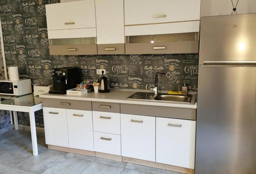 اتاق استاندارد, Select House