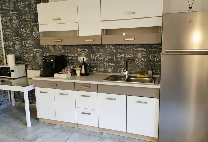 اتاق استاندارد, Select House