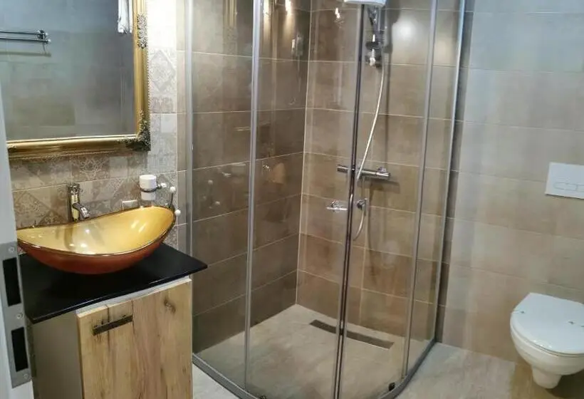 استودیوی لوکس, Select House
