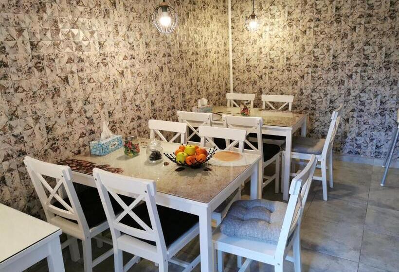 اتاق سوپریور سه تخته, Select House