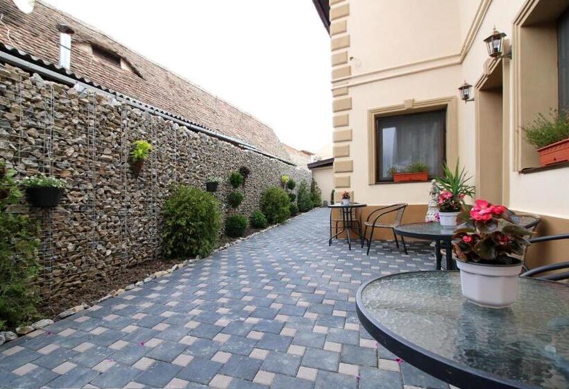 اتاق سوپریور سه تخته, Select House