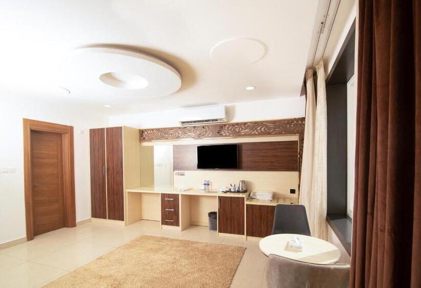 سوییت جونیور لوکس, Diamond Star Hotel فندق النجمة الماسية