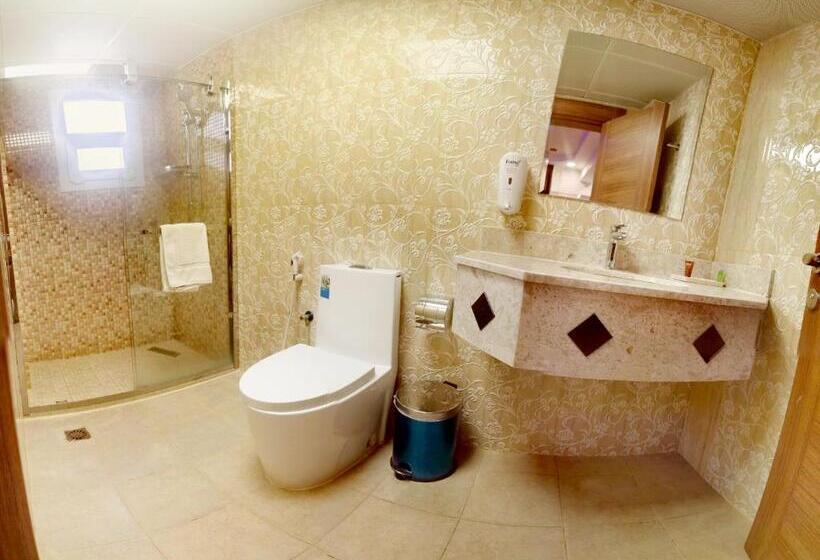 اتاق استاندارد با تخت بزرگ, Diamond Star Hotel فندق النجمة الماسية