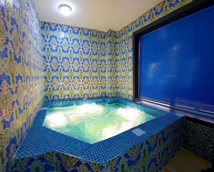 اتاق لوکس با تخت بزرگ, Diamond Star Hotel فندق النجمة الماسية