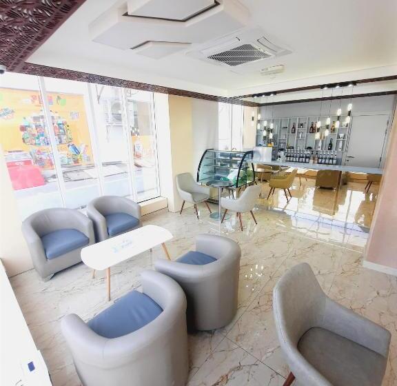 اتاق لوکس با تخت بزرگ, Diamond Star Hotel فندق النجمة الماسية