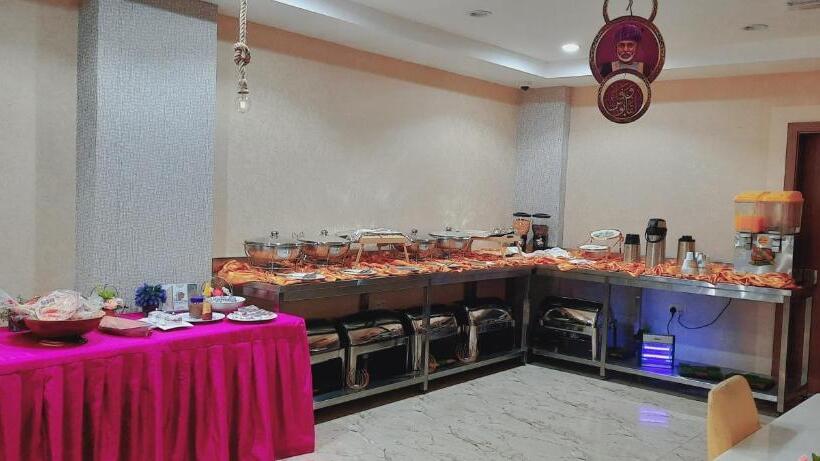 سوییت جونیور لوکس, Diamond Star Hotel فندق النجمة الماسية