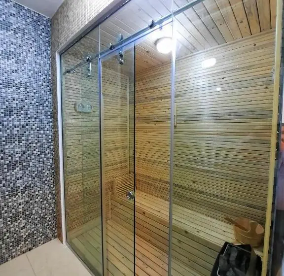 سوییت جونیور لوکس, Diamond Star Hotel فندق النجمة الماسية
