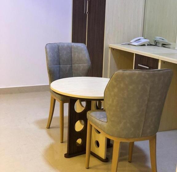 اتاق لوکس با تخت بزرگ, Diamond Star Hotel فندق النجمة الماسية