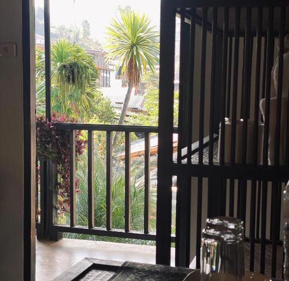 Habitació Estàndard Vista Piscina, Little Eden Guesthouse