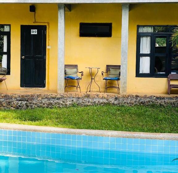 Номер Стандарт Вид на Бассейн, Little Eden Guesthouse