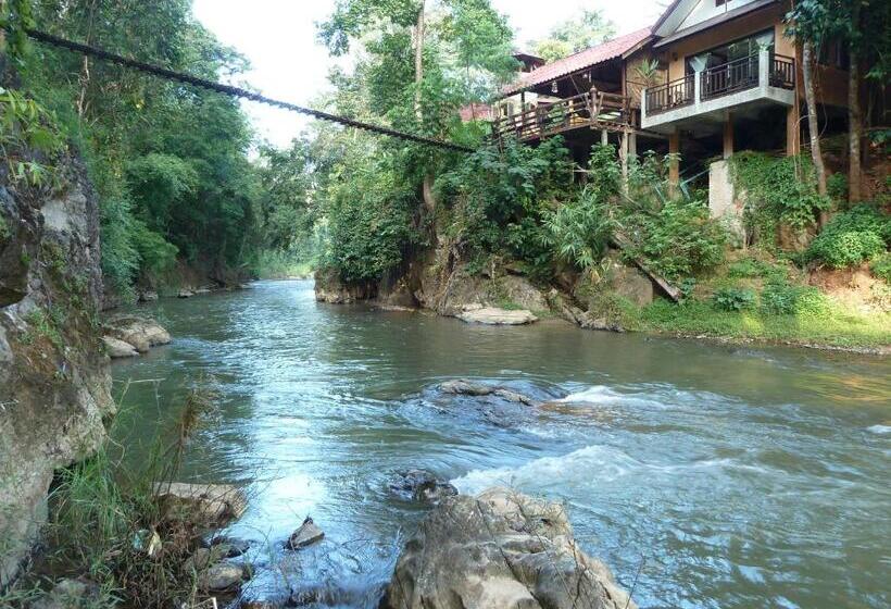 Bungalow Deluxe, Little Eden Guesthouse