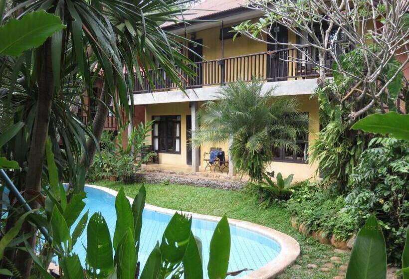 Habitació Estàndard Vista Piscina, Little Eden Guesthouse