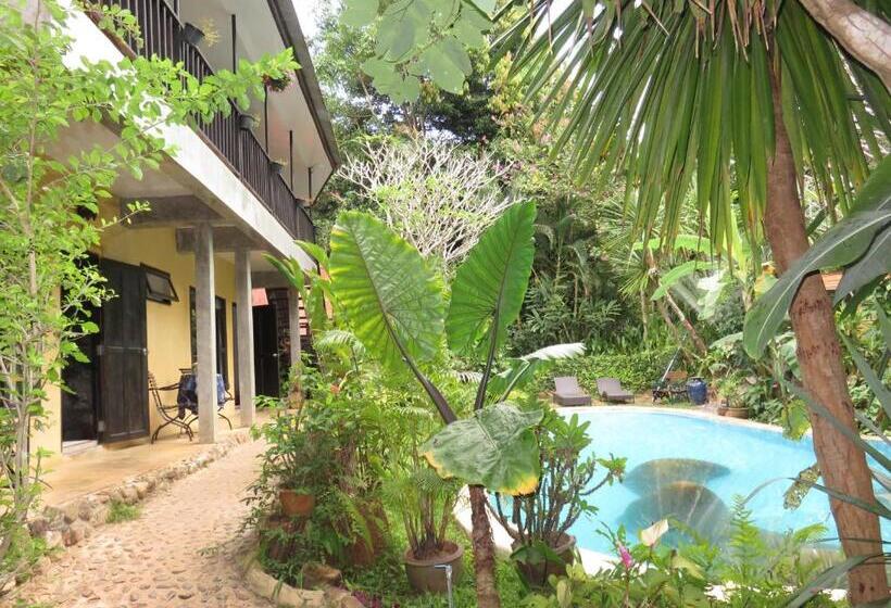 Habitació Estàndard Vista Piscina, Little Eden Guesthouse