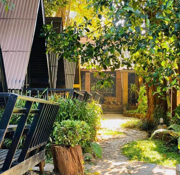 Номер Стандарт Вид на Бассейн, Little Eden Guesthouse