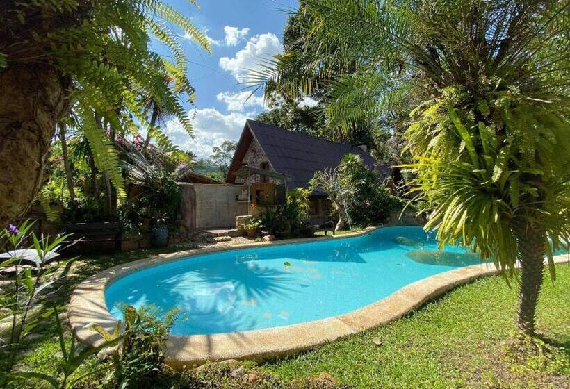 Habitació Estàndard Vista Piscina, Little Eden Guesthouse