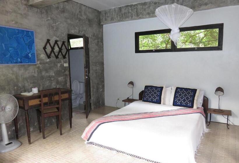 Номер Стандарт Вид на Бассейн, Little Eden Guesthouse