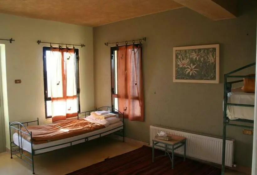 اتاق استاندارد با سرویس بهداشتی مشترک, Dana Guesthouse