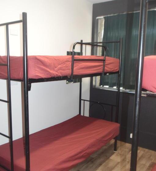 ルームシェアのワンベッド, Youth Shack Backpackers Darwin