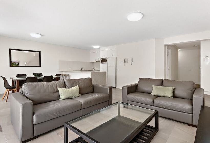 带两个卧室的顶楼公寓, Beachcomber On The Spit