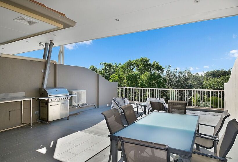 带两个卧室的顶楼公寓, Beachcomber On The Spit