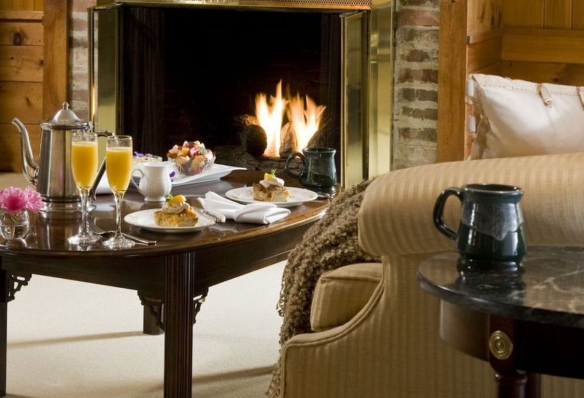 Superior Room, 1906 Pine Crest Inn