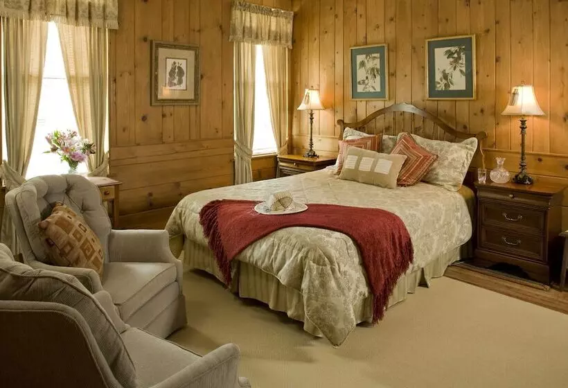 スーペリアールーム, 1906 Pine Crest Inn