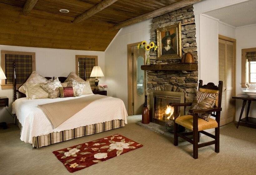 Executive Suite, 1906 Pine Crest Inn