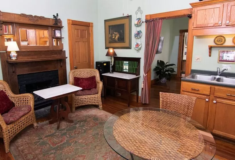 １ベッドルームハウス, Sweetwater Branch Inn