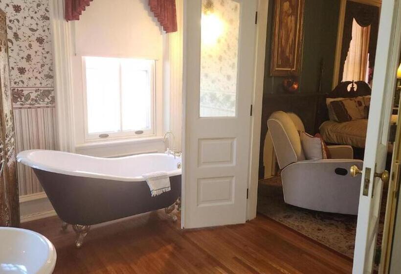 Люкс Deluxe Кровать Кинг, Greystone Manor Bed & Breakfast