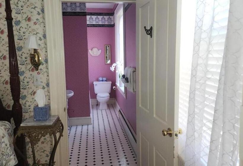 스위트 킹사이즈 침대, Greystone Manor Bed & Breakfast