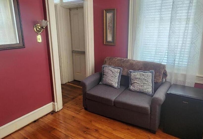 스위트 킹사이즈 침대, Greystone Manor Bed & Breakfast