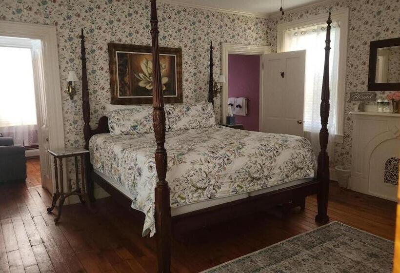 스위트 킹사이즈 침대, Greystone Manor Bed & Breakfast