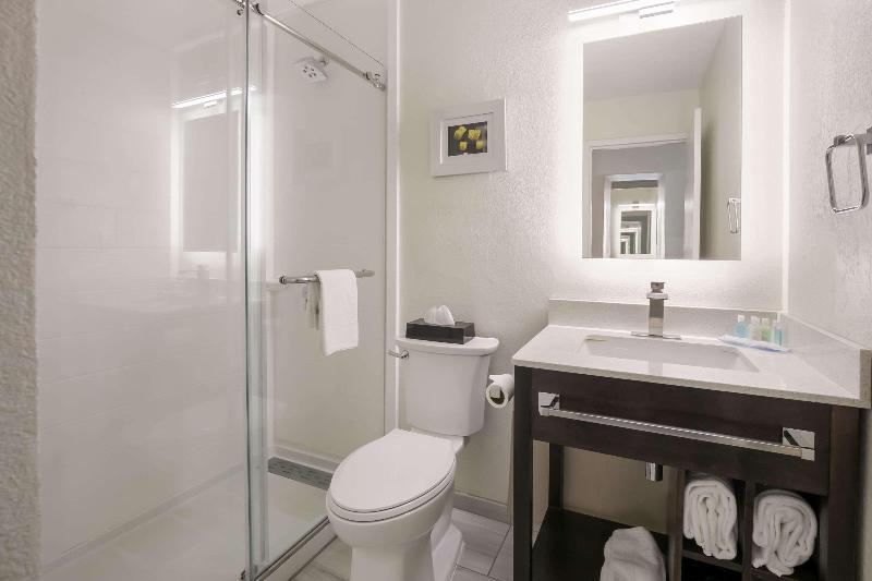 带大床的标准间, Clarion Hotel Conference Center