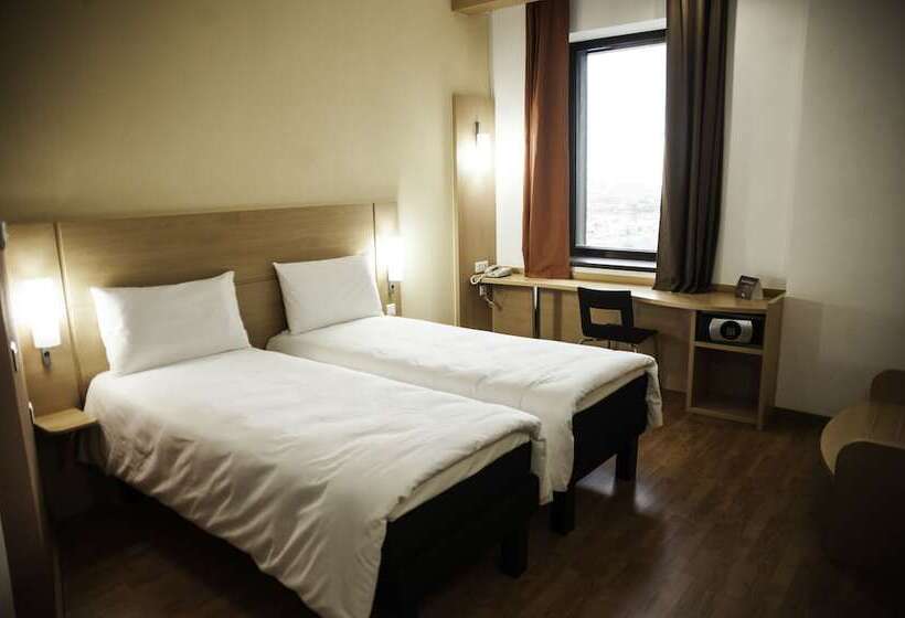 اتاق استاندارد با چشم‌انداز شهر, Ibis Astana