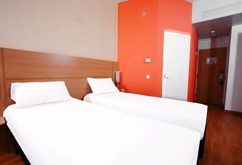 اتاق استاندارد با چشم‌انداز شهر, Ibis Astana