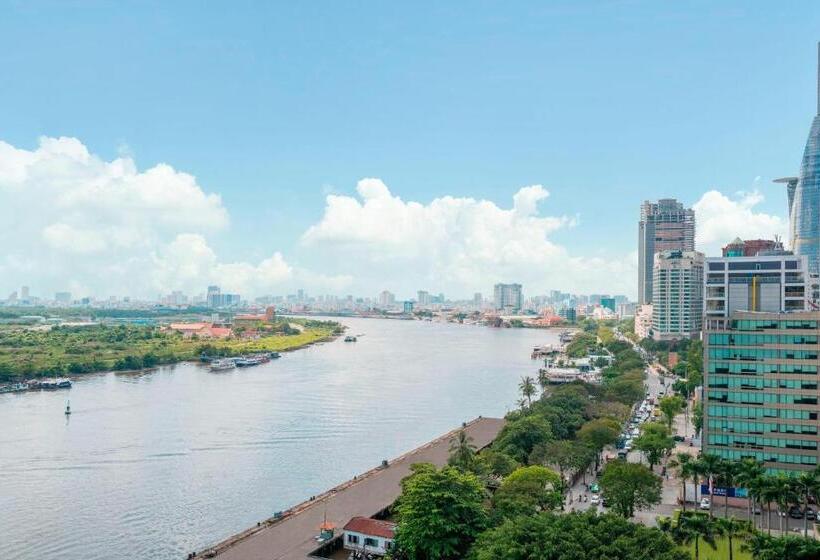 اتاق استاندارد با تخت بزرگ, Le Méridien Saigon