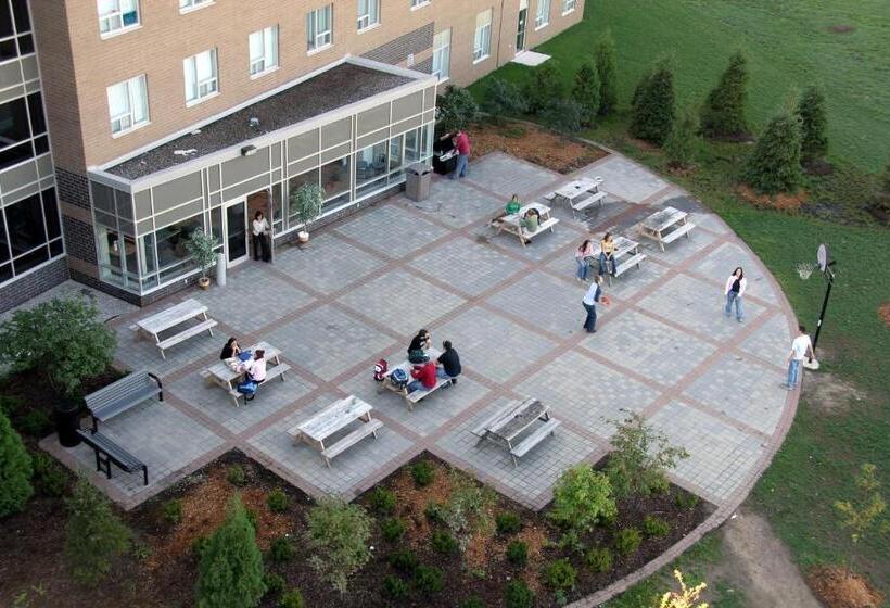Люкс 2 Спальни, Residence & Conference Centre   Windsor