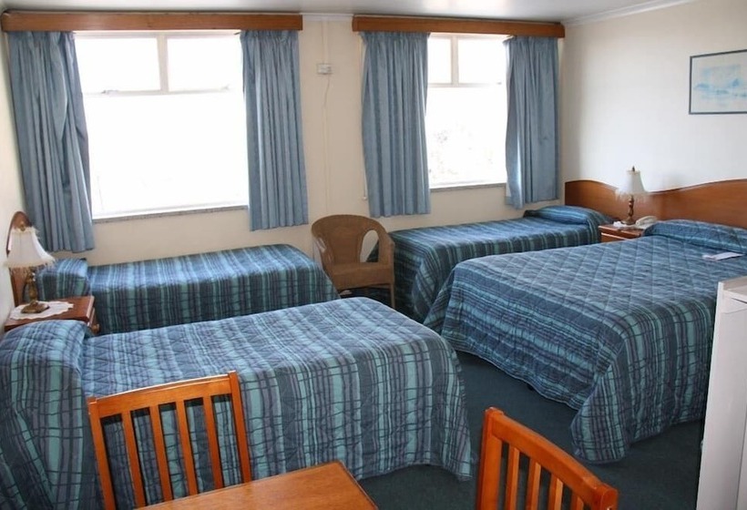 اتاق خانوادگی, Marquis Hotel Motel