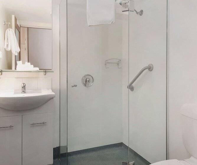 اتاق خانوادگی, Marquis Hotel Motel