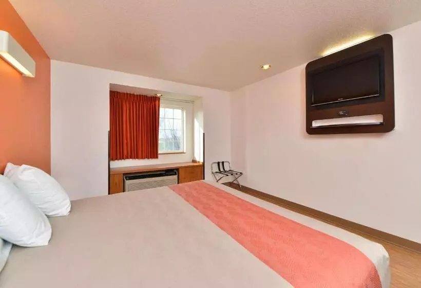 キングサイズベッドのスタンダードルーム, Motel 6meridian, Id  Boise W